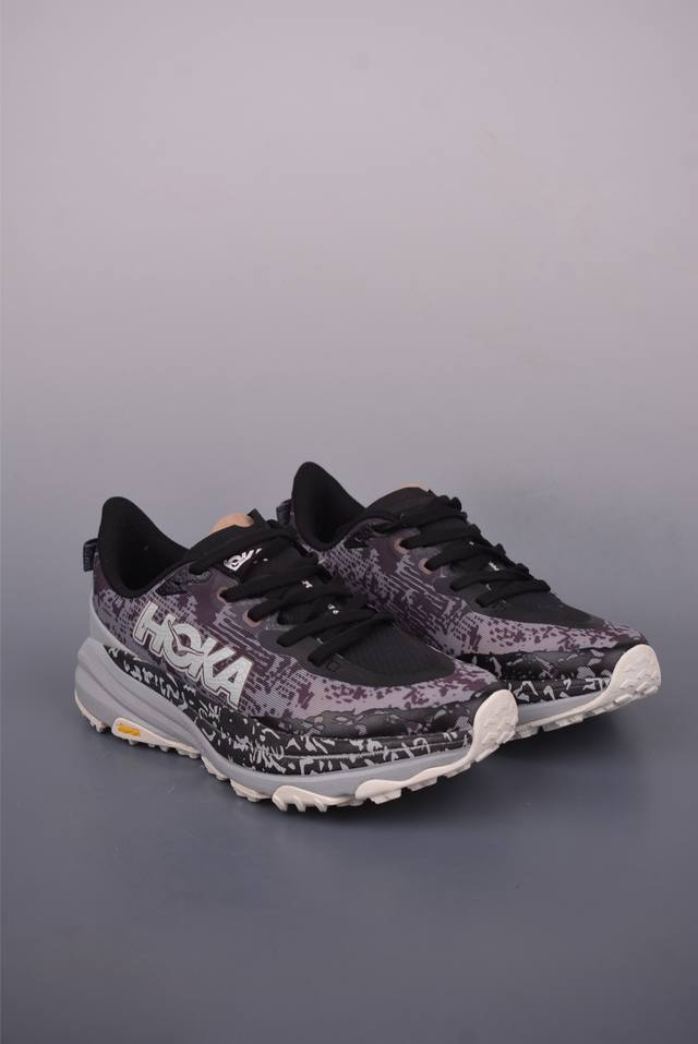 The company uses a new double-layer ultra-light breathable mesh material #The li