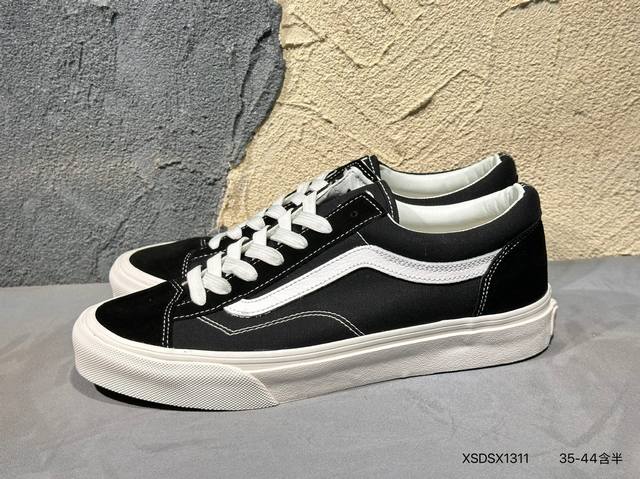 Corporate Fashion Elements x Jordan Air Jordan Low Inverted Hook "Black and Gray