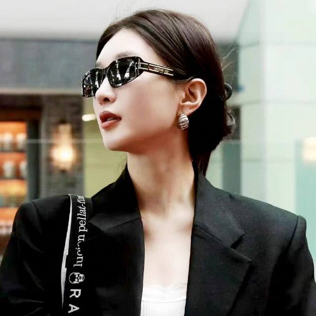 A4443 Messika's new single diamond sliding full diamond earrings High-end custom
