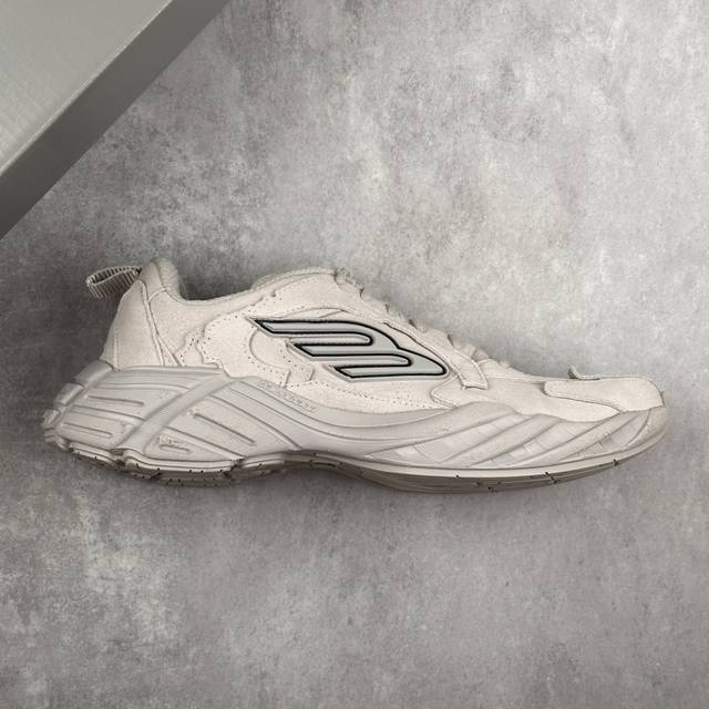 Local core private Xa version Balenciaga 16th generation Monday Its avant-garde