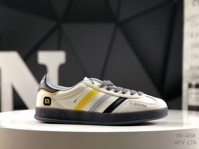Corporate half-size Adidas Samba Og classic shoe Adidas's classic Samba Og from