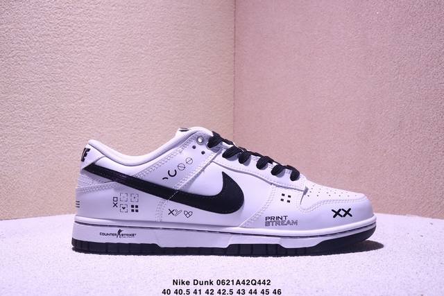 Corporate Nike Dunk with Half Size This model advocates breaking the traditional