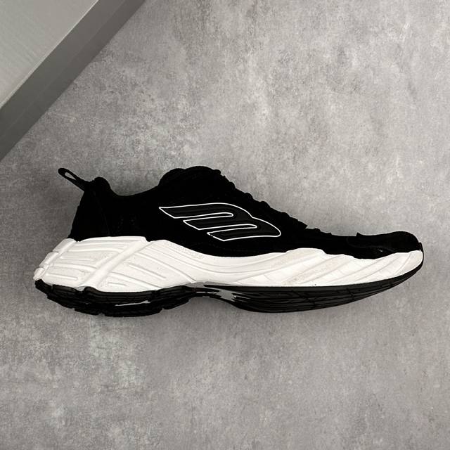 Local core private Xa version Balenciaga 16th generation Monday Its avant-garde