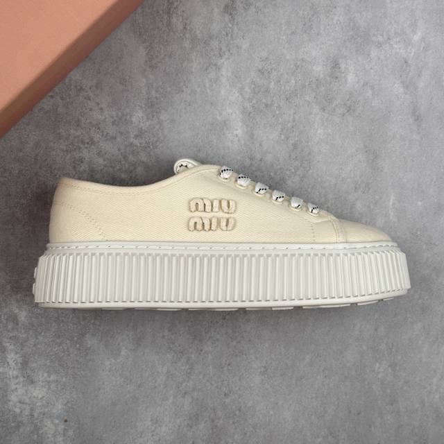 Local core private new models are on the shelves. The latest platform thick-sole