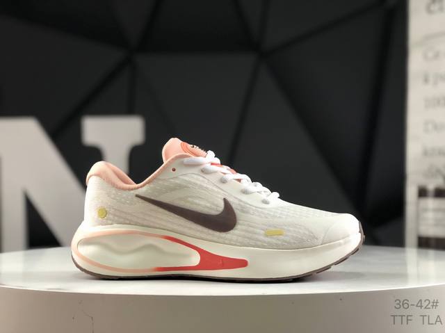 Nike Journey Run running shoes Uses a new type of shock-absorbing material, whic