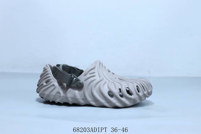 American casual footwear brand Crocs collaborates with the new internationally r