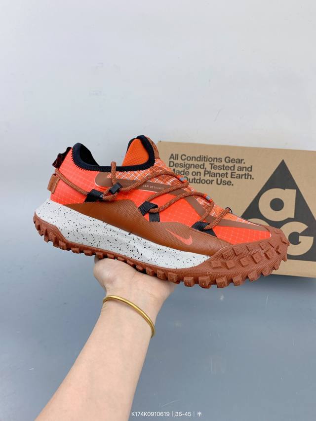 Nike Acg Mountain Fly Low Gtx Se men's and women's sneakers are designed with cr
