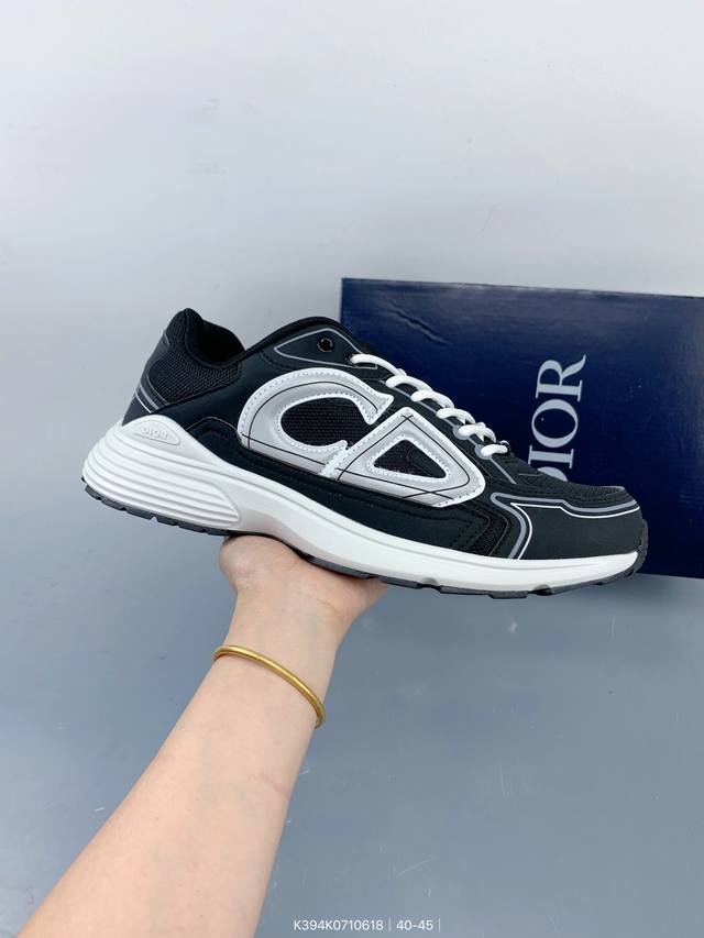 Dior 22Ss B30 sneakers, with modern lines and technical fabrics to create a smar