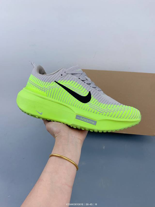 Nike Air Zoom Vomero Moon Landing V4 combines a swift look with a stable feel. T