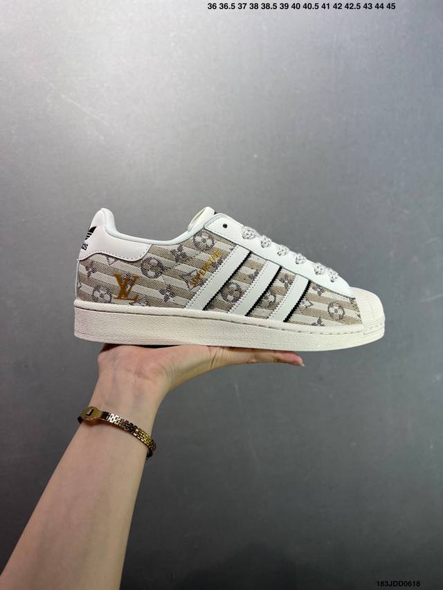 Ad Originals Superstar joint Using a new top-layer stitching leather material Th