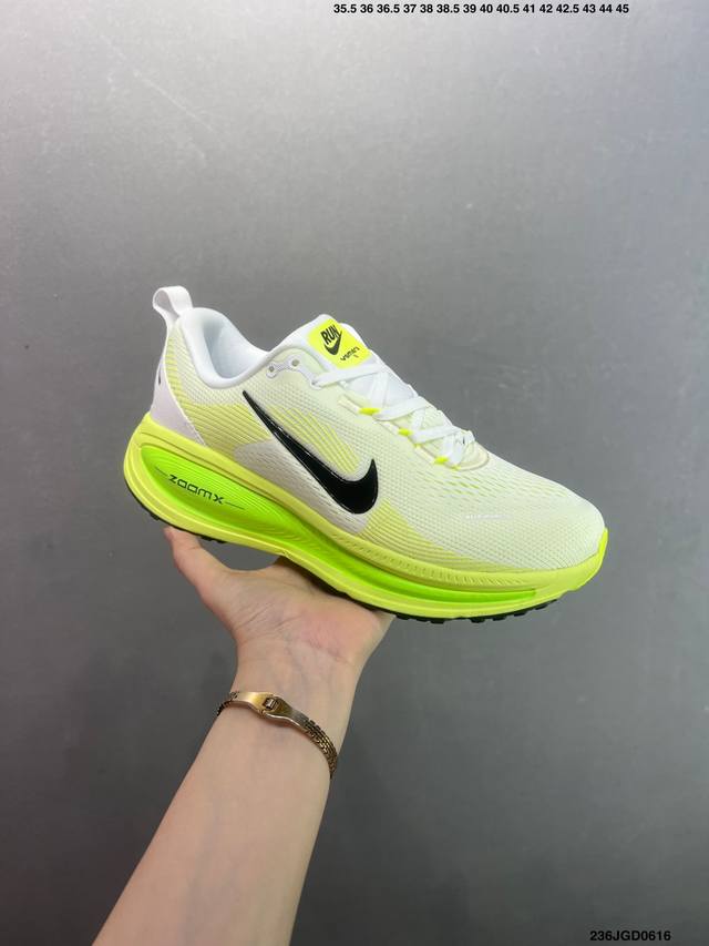 Nk Air Zoom Vomero 18 Lightweight and comfortable road running shoes Hm6803-001