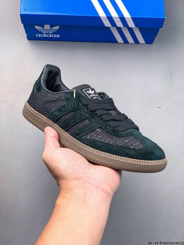 True half size! Adidas Samba Og classic shoe Adidas's classic Samba Og from near