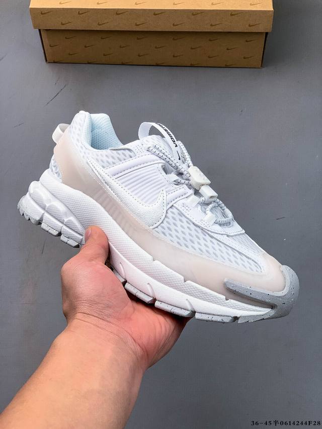 Collection Corporate! Nike Zoom Vomero Roam Low-Top Casual Sneakers The Nike Zoo