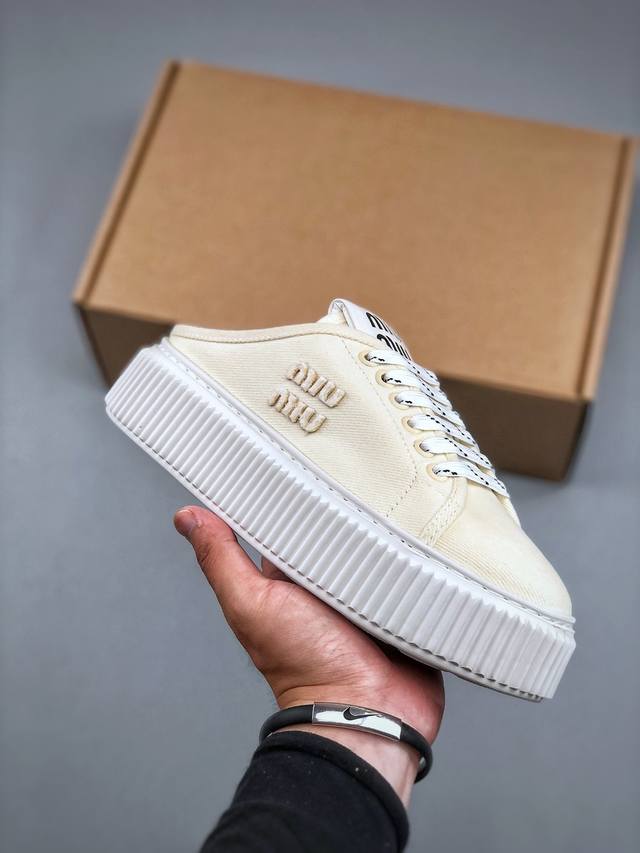New models are on sale. The latest platform thick-soled casual white shoes, canv