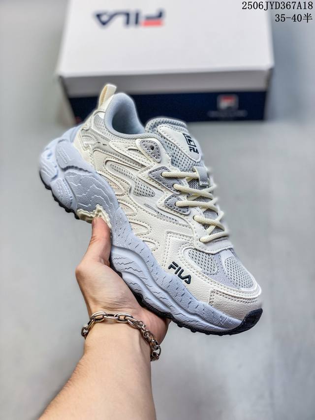 Fila Fusion is a non-slip, wear-resistant, casual and versatile low-top daddy sh