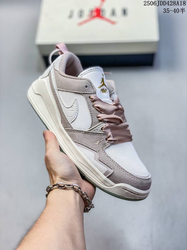 Jordan Jordan men's and women's shoes are half-size, upgraded from the original