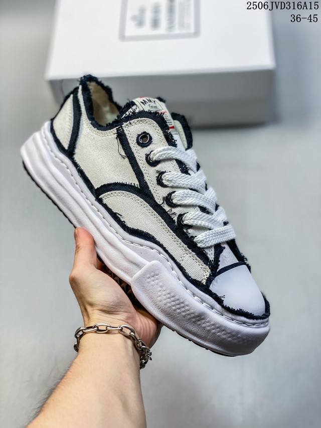 Shawn Yue's favorite item Retro dissolving style Japanese concept fashion design
