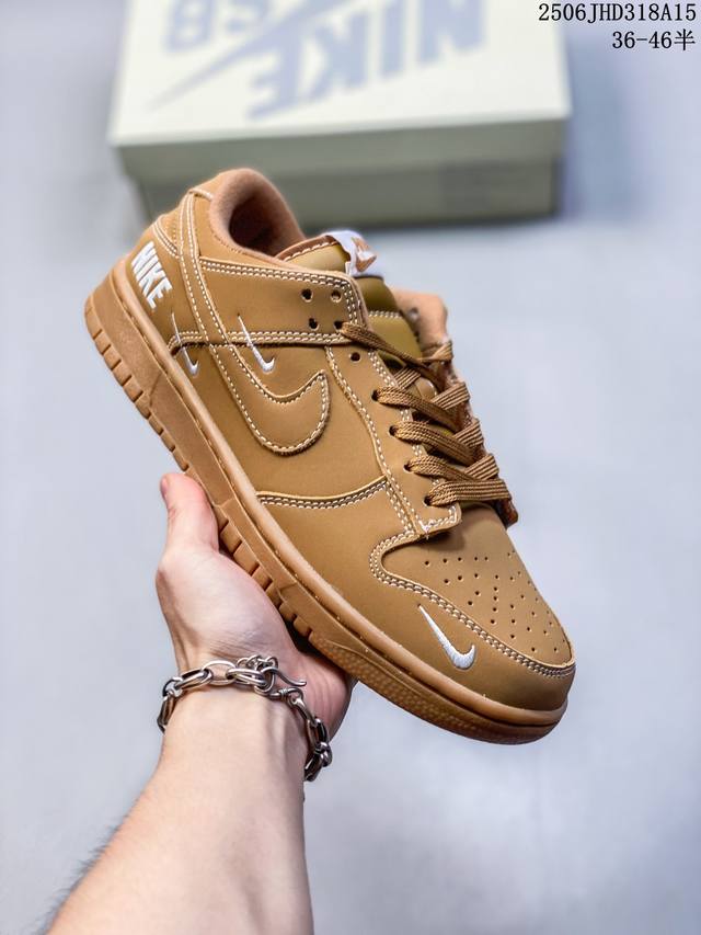 Authentic label with half size Nike Sb Dunk Low Sb series dunk series retro low-