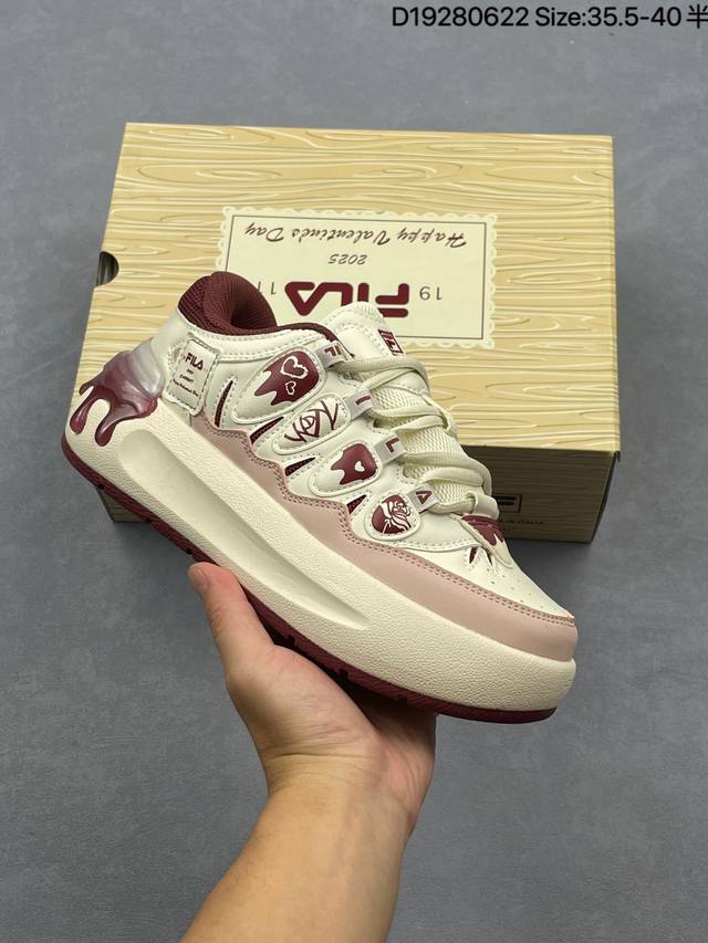 Corporate-level Fila Pease shoes are fashionable, comfortable, versatile, non-sl