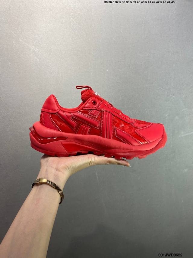 Corporate-level Onitsuka Tigtrail Rs, the highest version of the Onitsuka Tiger