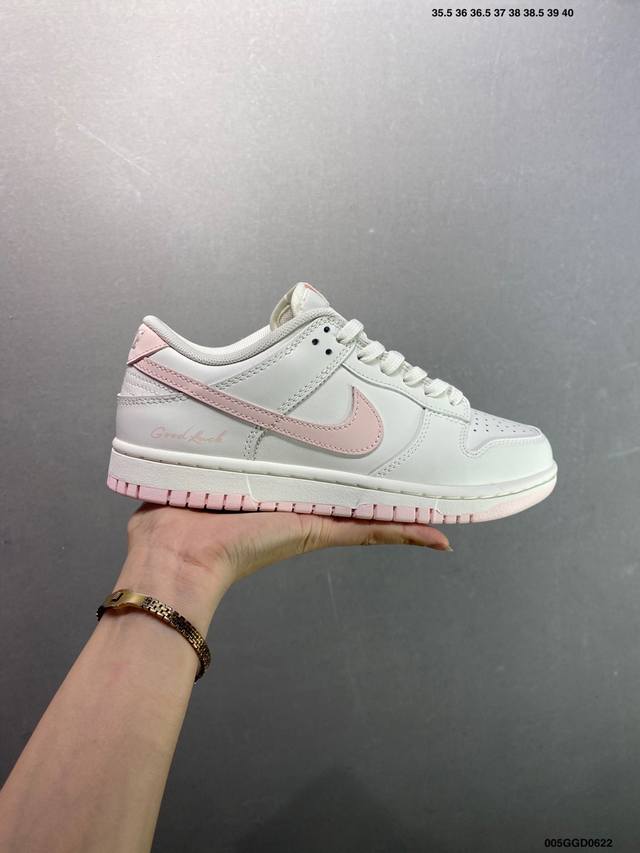 Corporate Nike Dunk Low Retro This model is designed with a simple and elegant s