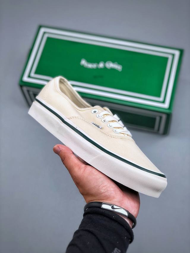 Vans Vault 'Mopq' White Green Both colors are made of lightweight yet textured c