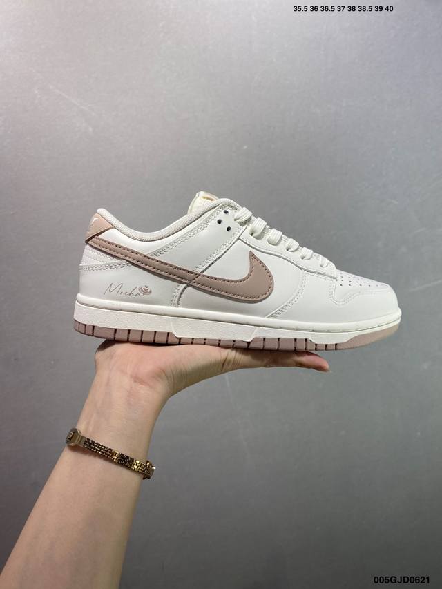 Corporate Nike Dunk Low Retro This model is designed with a simple and elegant s