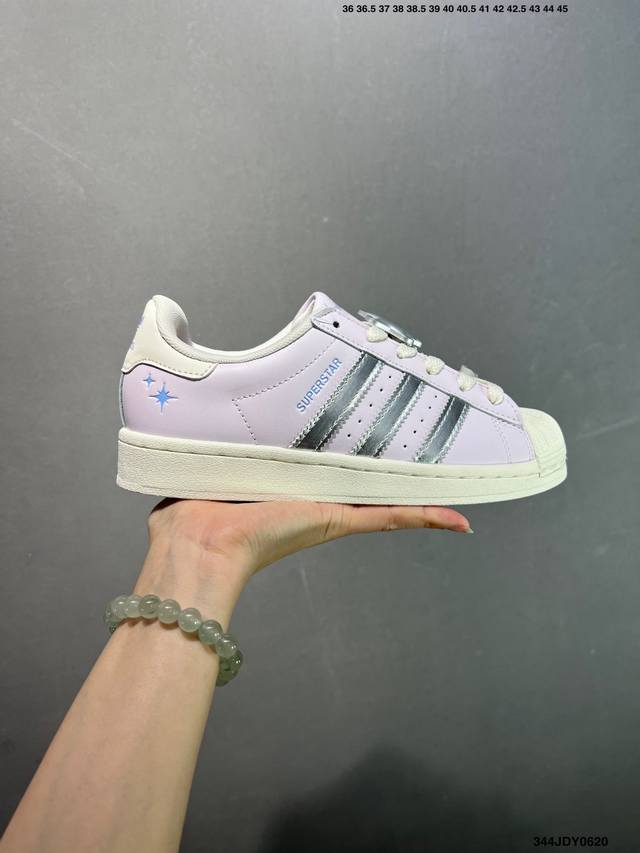 Ad Originals Superstar classic retro shell toe sneakers If1585 was born in 1969.