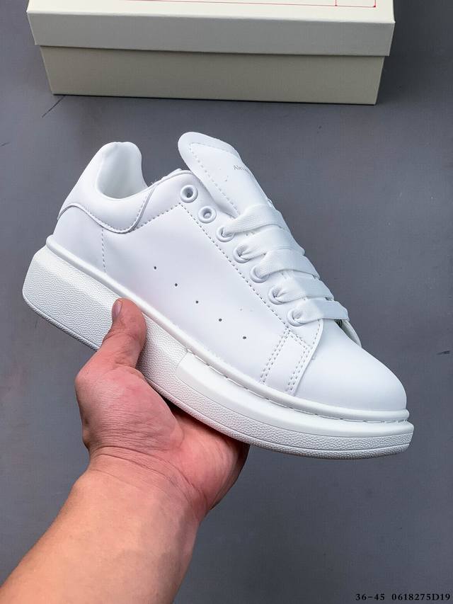 Collection Alexander Mcqueen McQueen classic model I can't think of any reason n