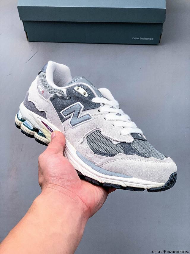 New Balance Nb2002 retro sneakers Wl2002Ra are launched worldwide. They are spec