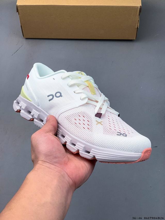 Corporate level! On Cloud X series low-top lightweight, comfortable and versatil