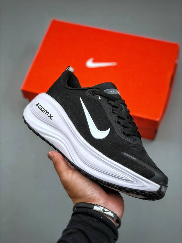 Nike Vomero Plus lightweight running shoes are comfortable and versatile, non-sl
