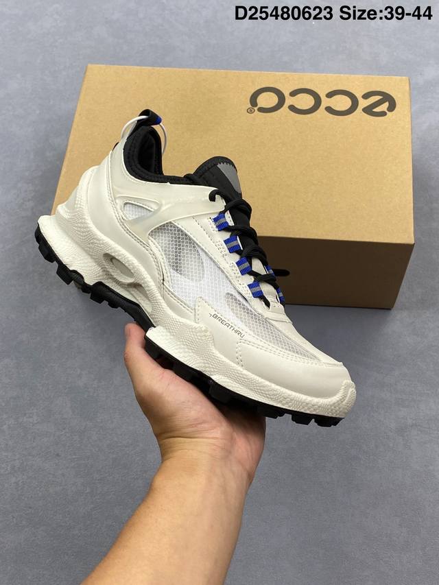 Ecco is made of full-grain soft cowhide upper material, lightweight foam rubber