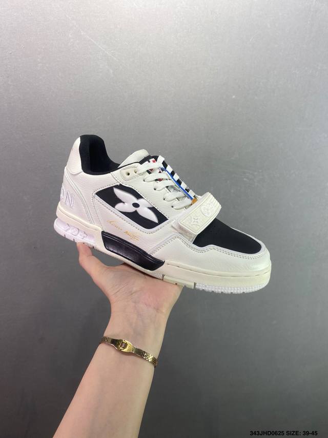 Louis Vuitton Lv Louis Vuitton sneakers New Lv Trainer latest color sports shoes