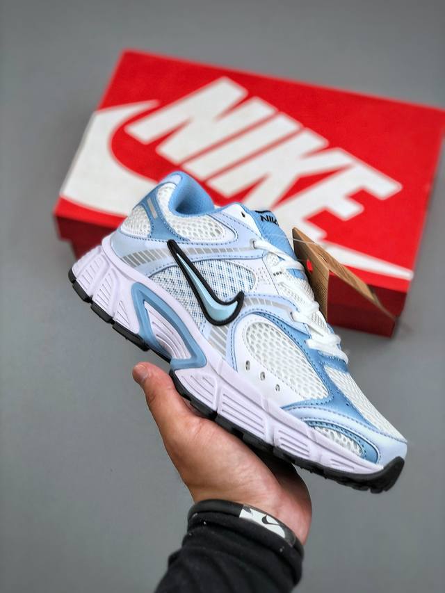 Nk V5 Rnr comfortable and versatile running shoes combine retro and modern desig