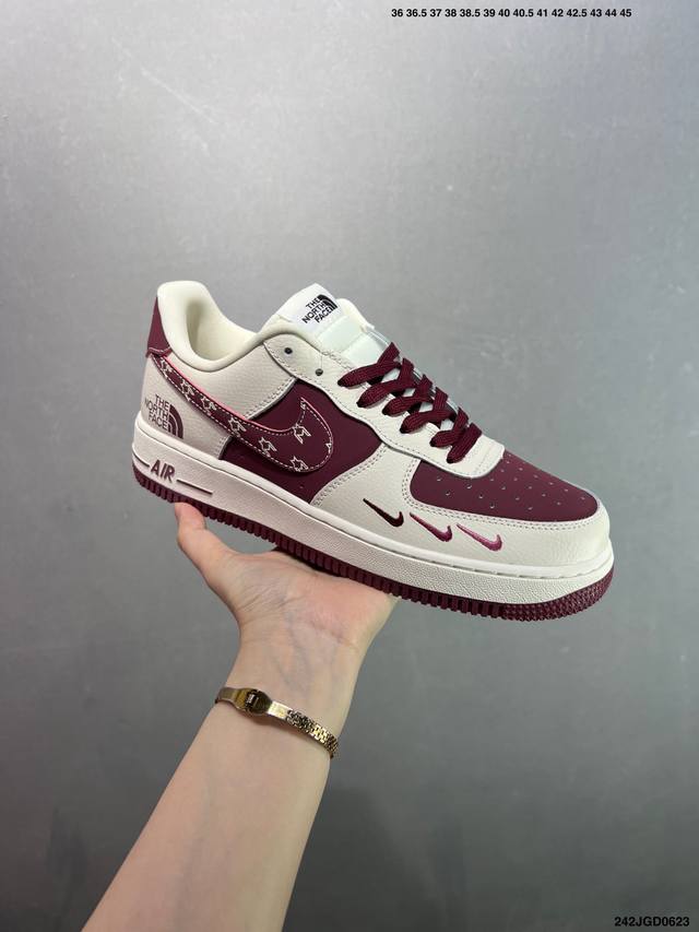 Nike Air Force 1 Low 07 Original last and original cardboard to create a pure lo
