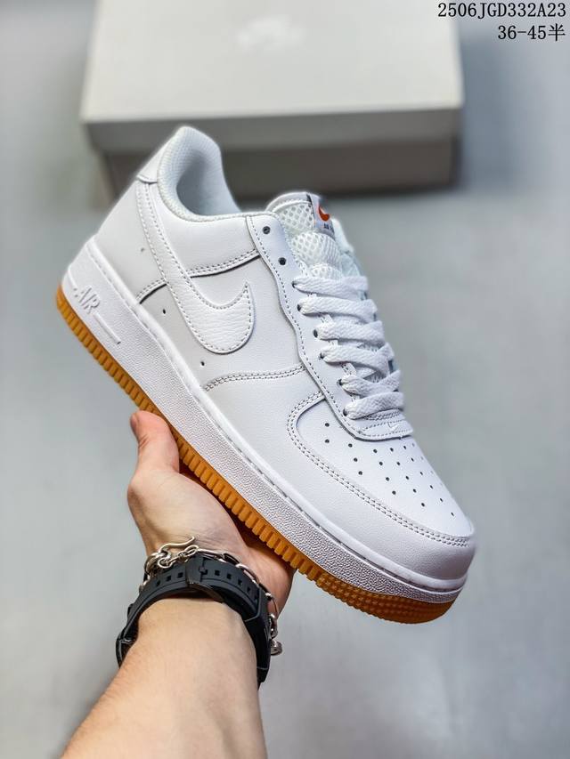 Authentic label with half size Nike Air Force 7 Lx Air Force One low-top versati