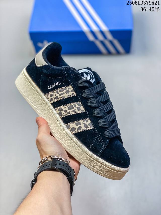Adidas. Trefoil Campus 00S bread shoes, retro casual sneakers. The millennium is
