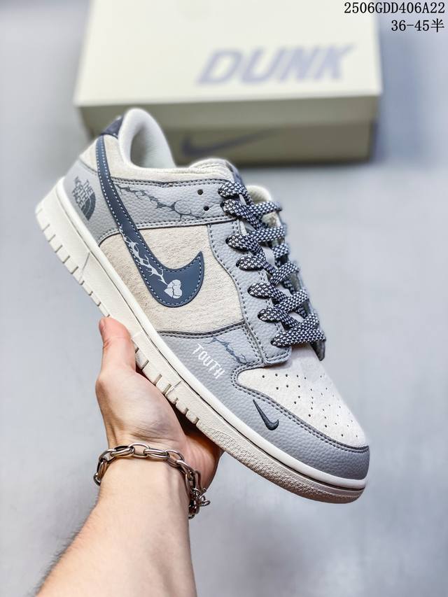 Overseas hit limited sale! Company-level Nike SB Dunk Low "The North Face co-bra