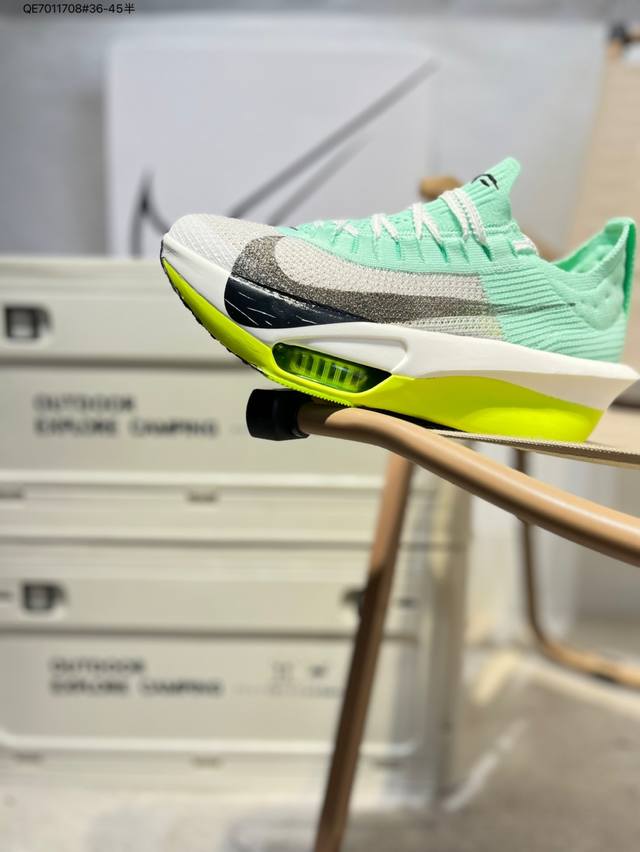 Nike Air Zoom Alphafly Next% adopts the design language of the previous one and