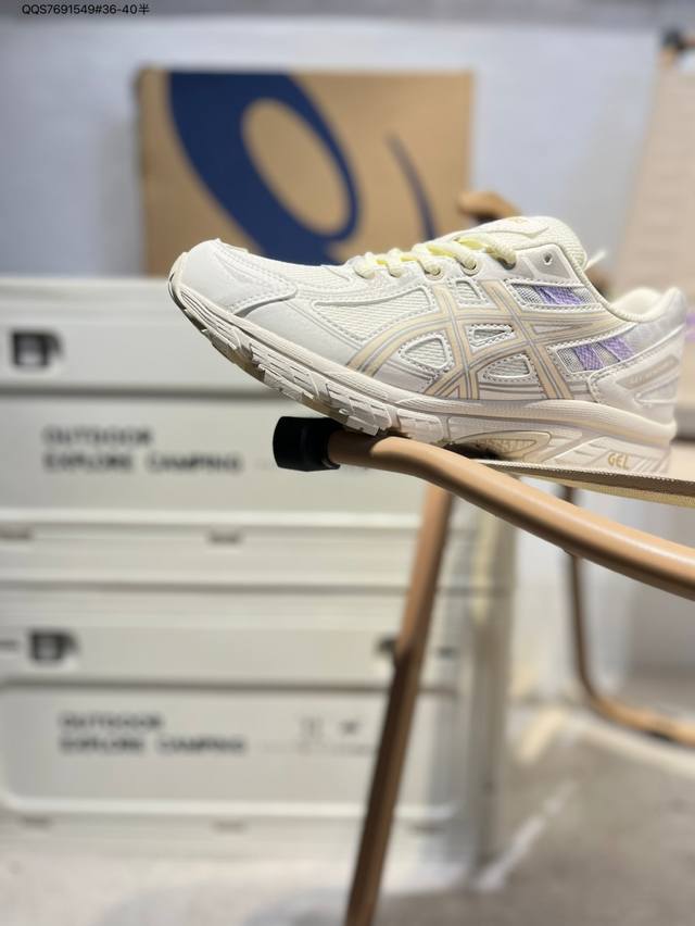 Asics Gel-Venture 6 Asics classic running shoes are now popular in functional an