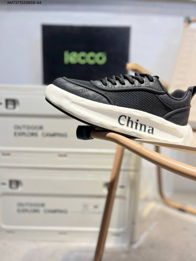 Ecco men's shoes are lightweight, breathable, comfortable, durable, skin-friendl