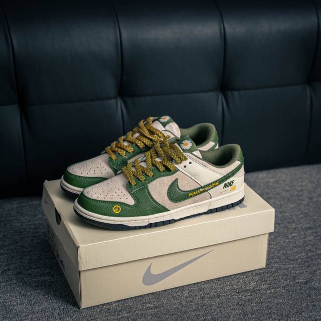 Core private Nike Dunk full set of original lasts and original molds to create a