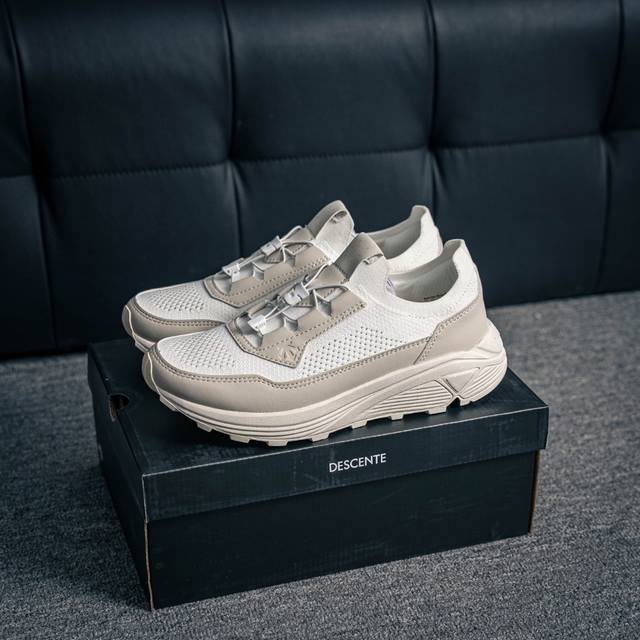 Core Private Descente lightweight cushioning breathable upper Fashion casual spo