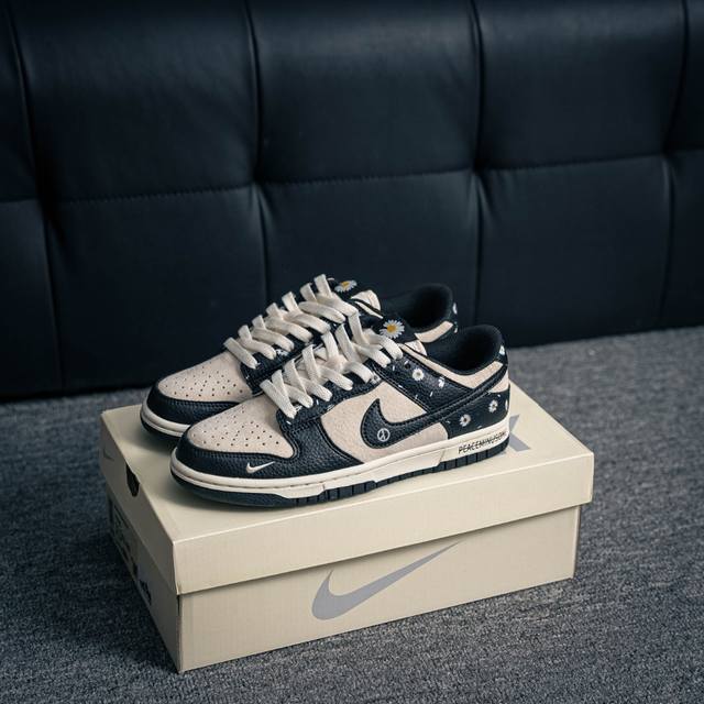 Core private Nike Dunk full set of original lasts and original molds to create a