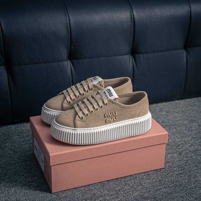 Core private new models are on the shelves. The latest platform thick-soled casu