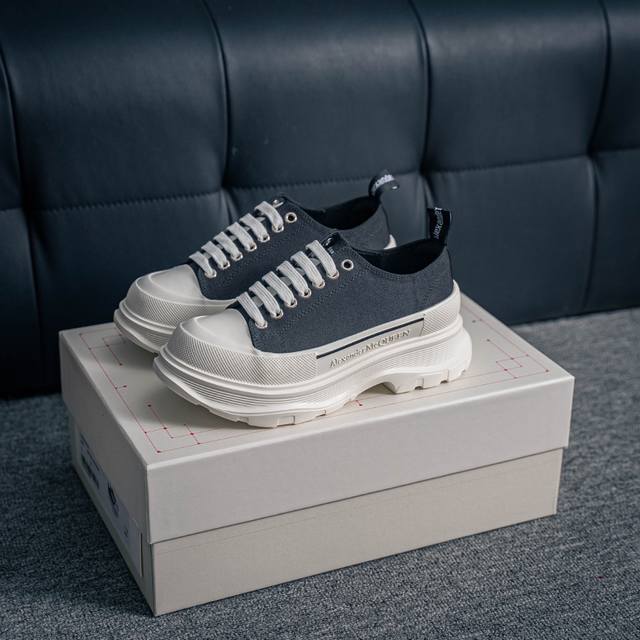 Core Private McQueen Tread Surface Glossy Bottom Low Top Thick Bottom White Canv