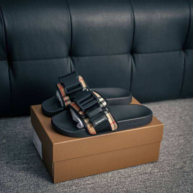 Core Private This year's most beautiful pair of slippers The overall design is b