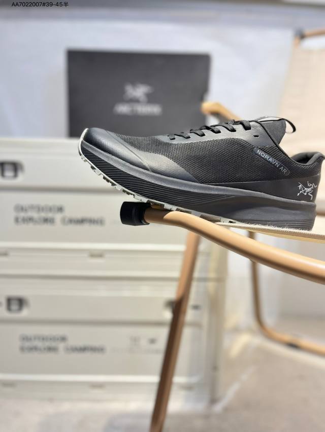 Norvanld M Arc'teryx covered waterproof low-top trail running shoes suitable for