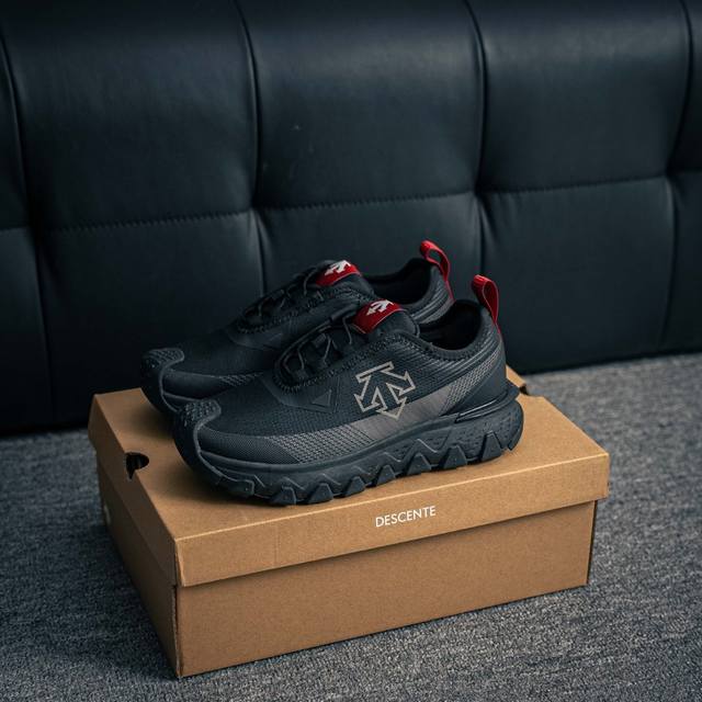 Core Private Descente lightweight cushioning breathable upper Fashion casual spo